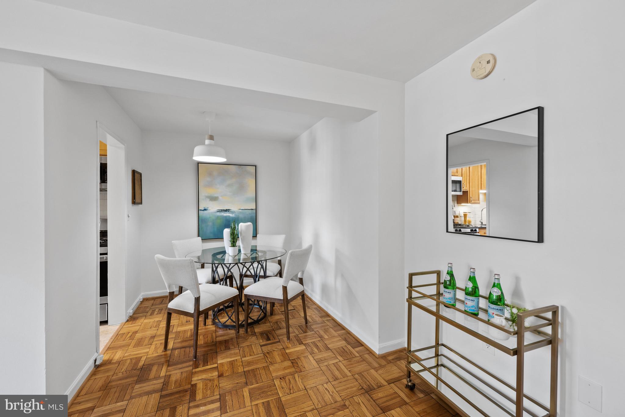 3901 Tunlaw Road Northwest, Unit 606 Washington, DC 20007 - Photo 9 of 37 Dining Area
