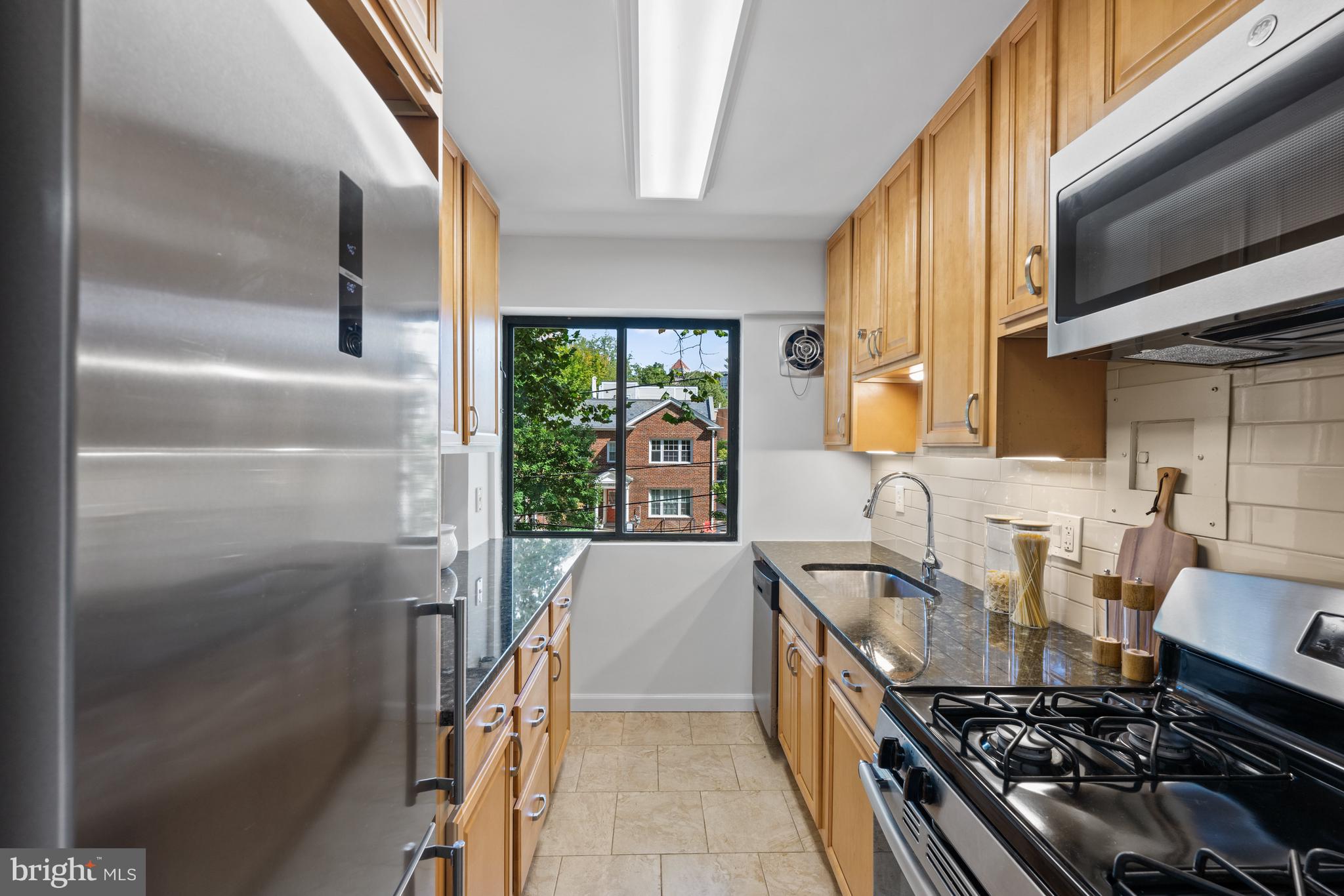 3901 Tunlaw Road Northwest, Unit 606 Washington, DC 20007 - Photo 10 of 37 Kitchen with Stainless Steel Appliances