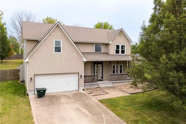 $415,000 | 2305 Southeast Horseshoe Drive, Oak Grove, MO 64075