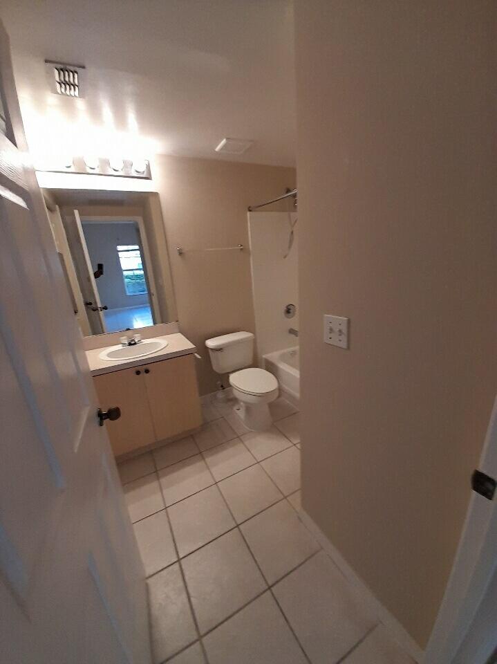 10336 Fox Trail Road South, Unit 1306 Royal Palm Beach, FL 33411 - Photo 5 of 10 a bathroom with a toilet