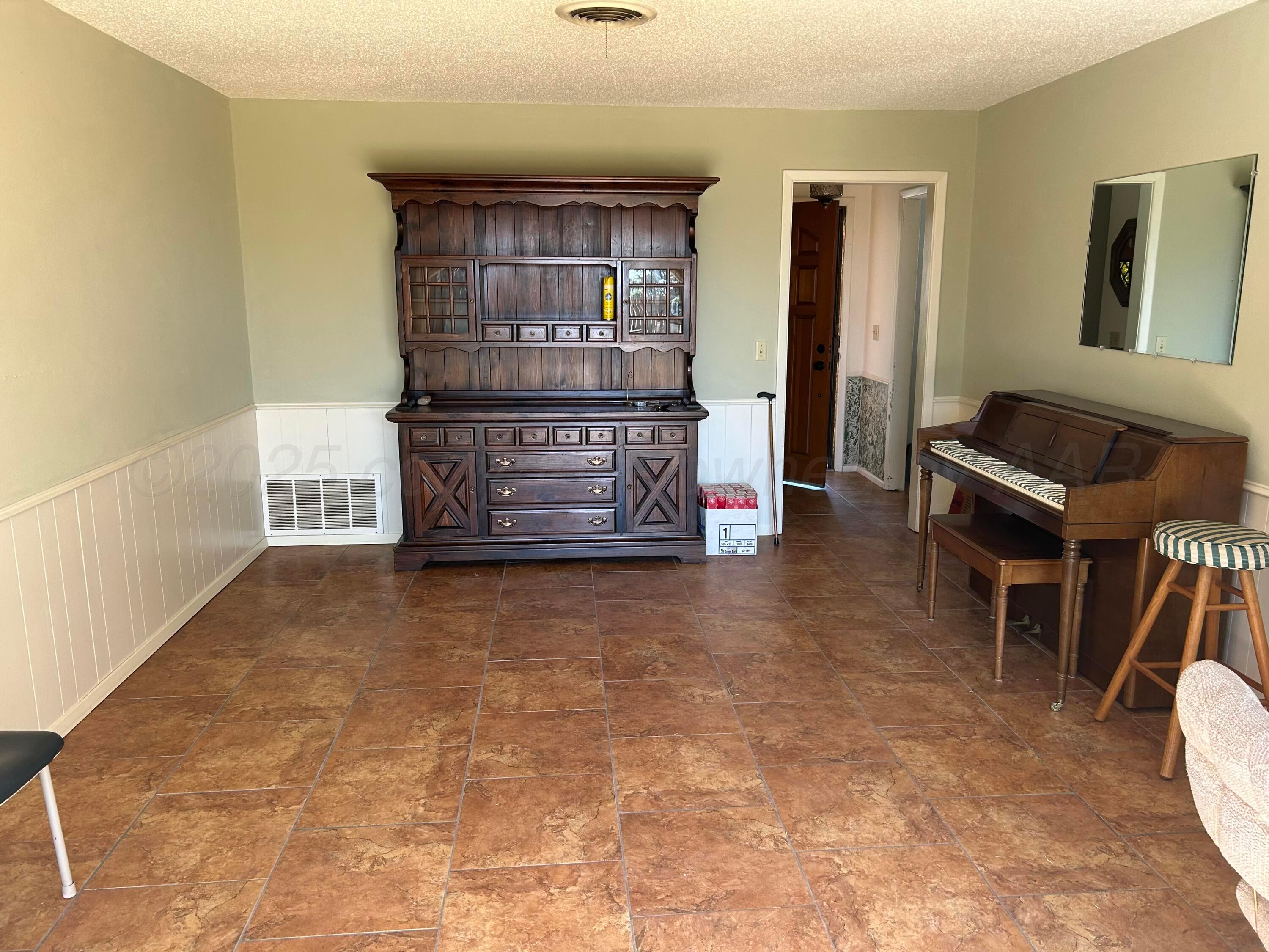 613 South Fulton Street Stratford, TX 79084 - Photo 7 of 15