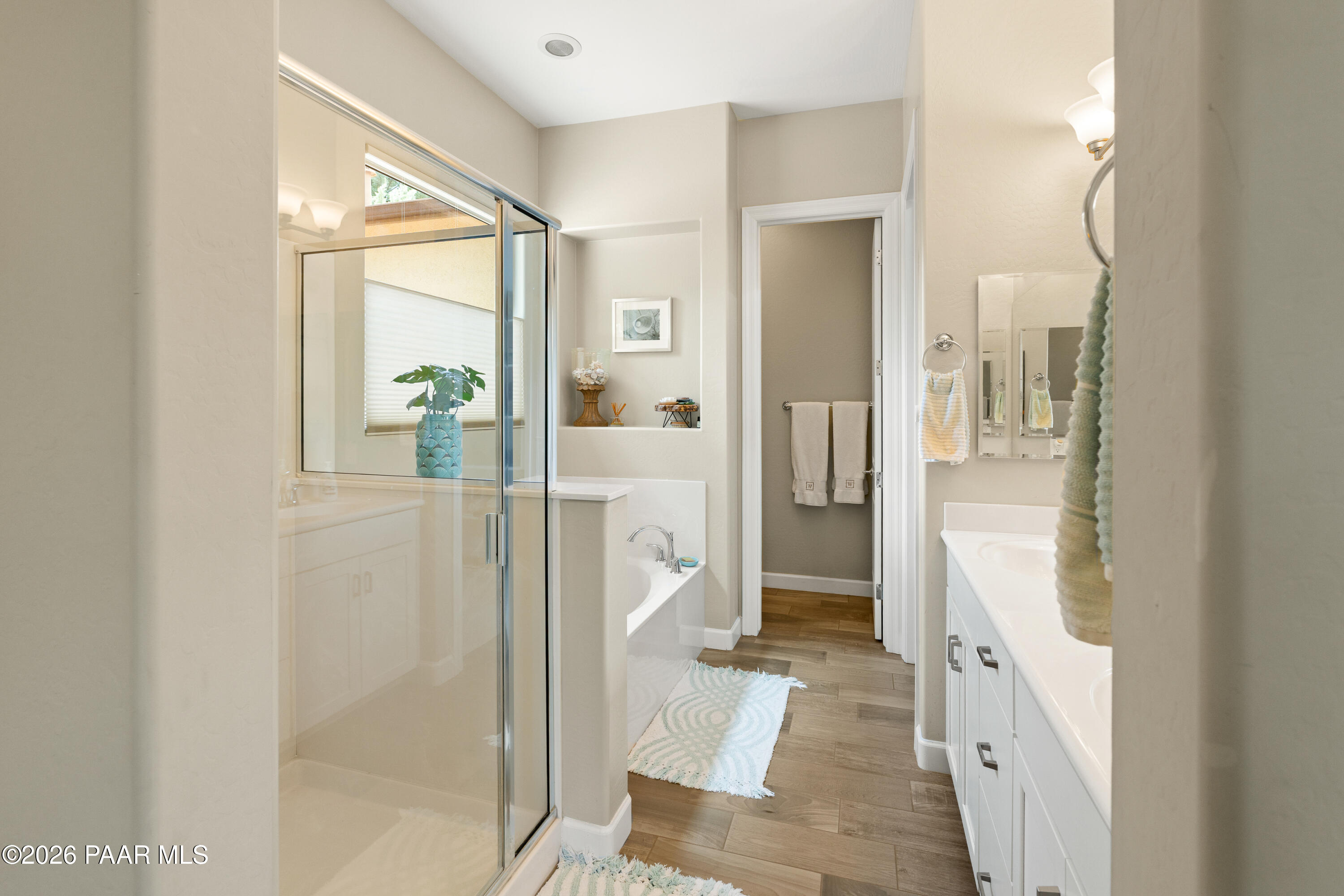 8001 North Sunset Ridge Prescott Valley, AZ 86315 - Photo 13 of 26 20-Master Bathroom
