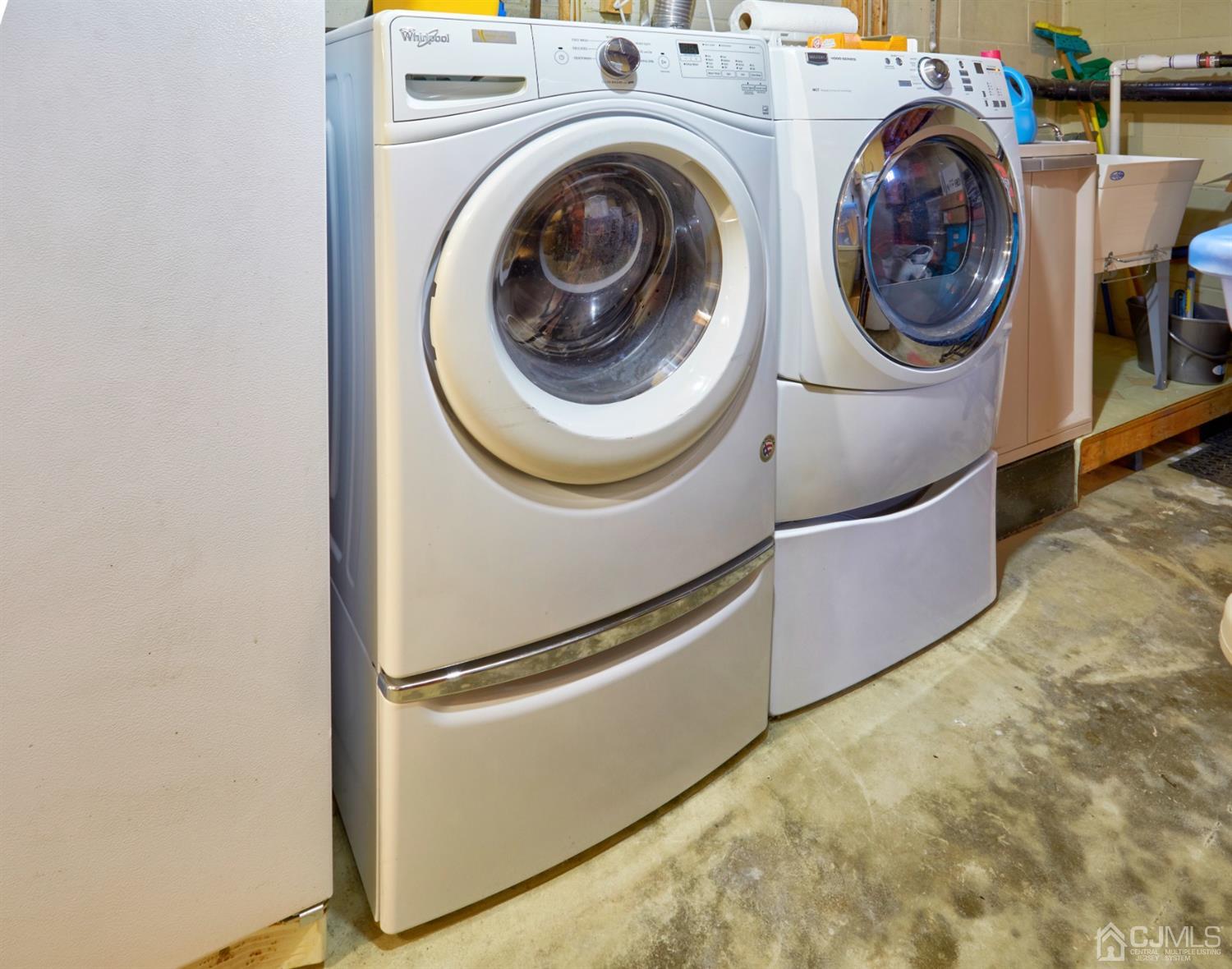 21 Aqueduct Place Howell, NJ 07731 - Photo 27 of 44 a utility room with dryer and washer