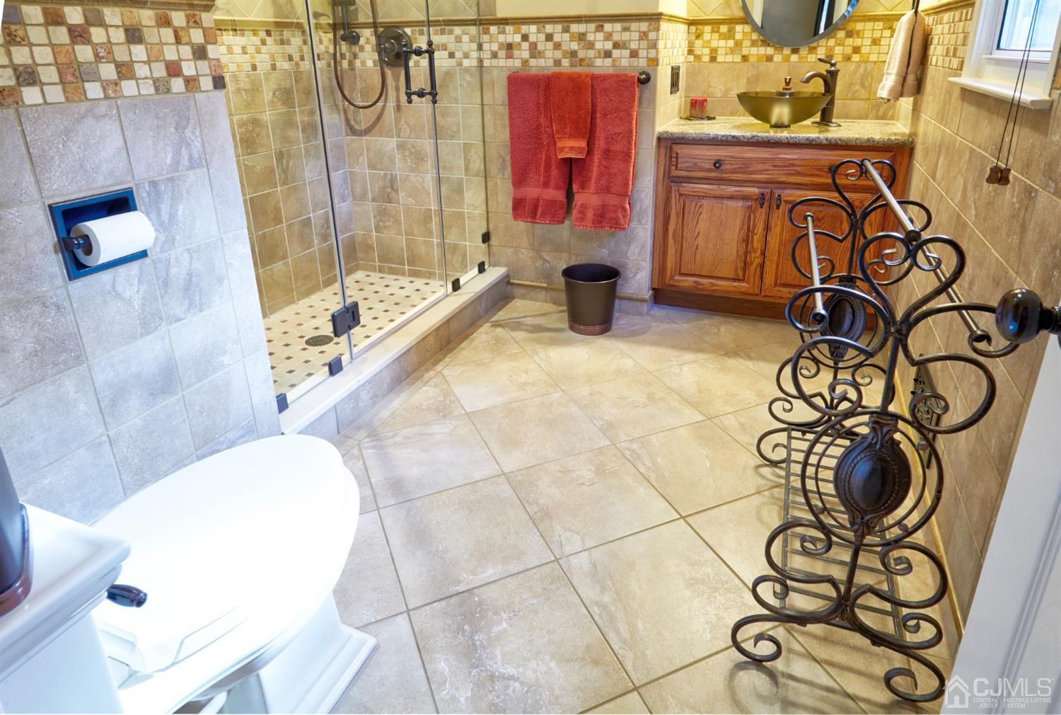 21 Aqueduct Place Howell, NJ 07731 - Photo 36 of 44 a bathroom with a bathtub and shower