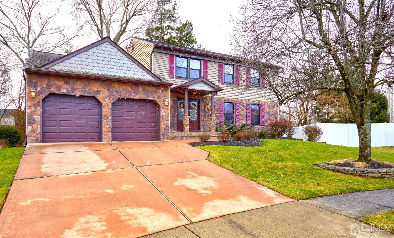 21 Aqueduct Place Howell, NJ 07731 - Photo 4 of 44 a front view of a house with garden