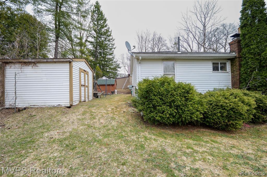 1721 Moffat Road Leonard, MI 48367 - Photo 35 of 38
