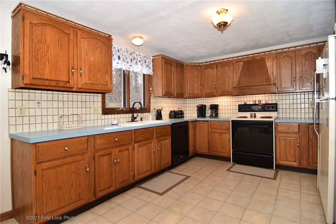 2 Rogler Farm Road Smithfield, RI 02917 - Photo 4 of 44