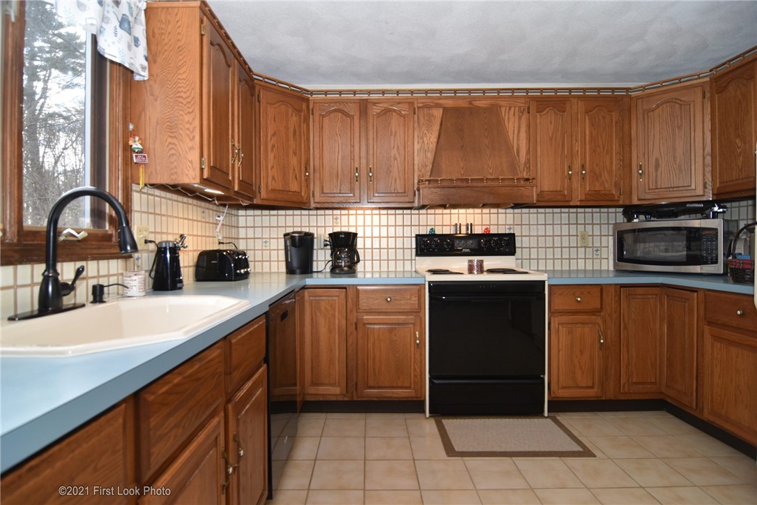 2 Rogler Farm Road Smithfield, RI 02917 - Photo 5 of 44