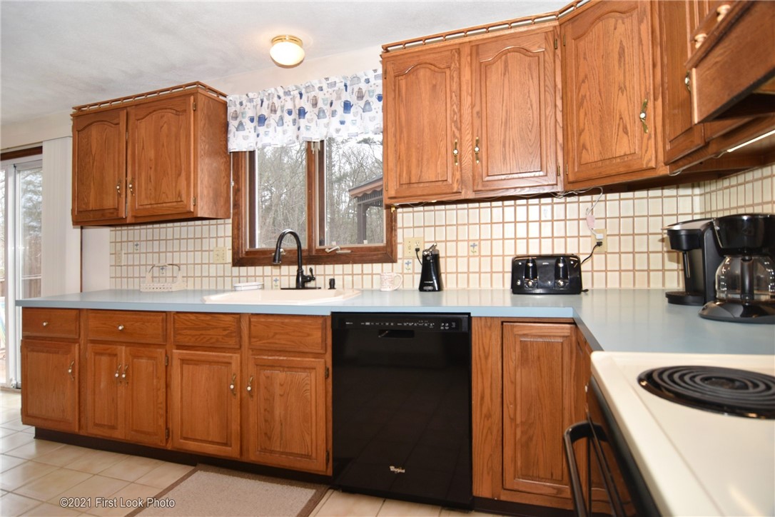 2 Rogler Farm Road Smithfield, RI 02917 - Photo 7 of 44