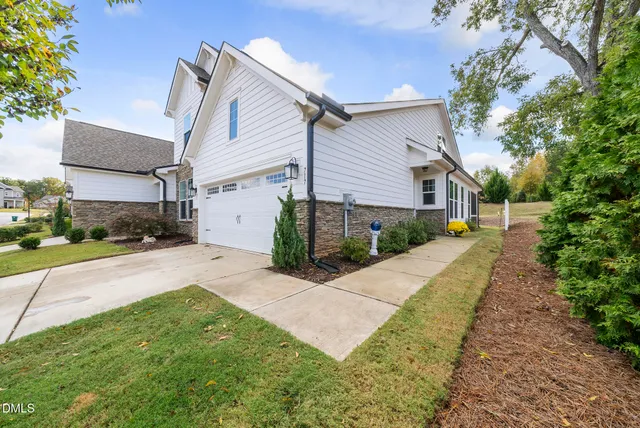 a view of a back yard of the house