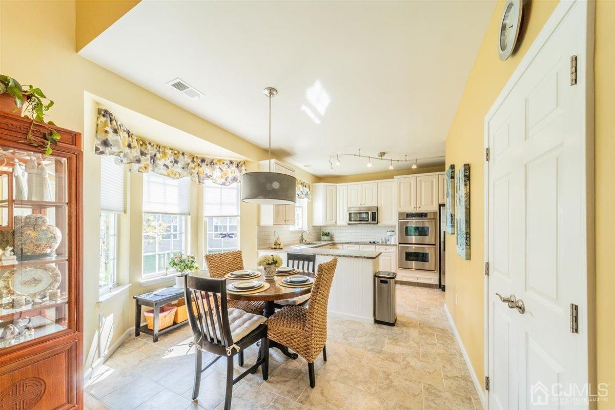 10 Pebble Creek Road Dayton, NJ 08810 - Photo 11 of 37 Gallery Image 11