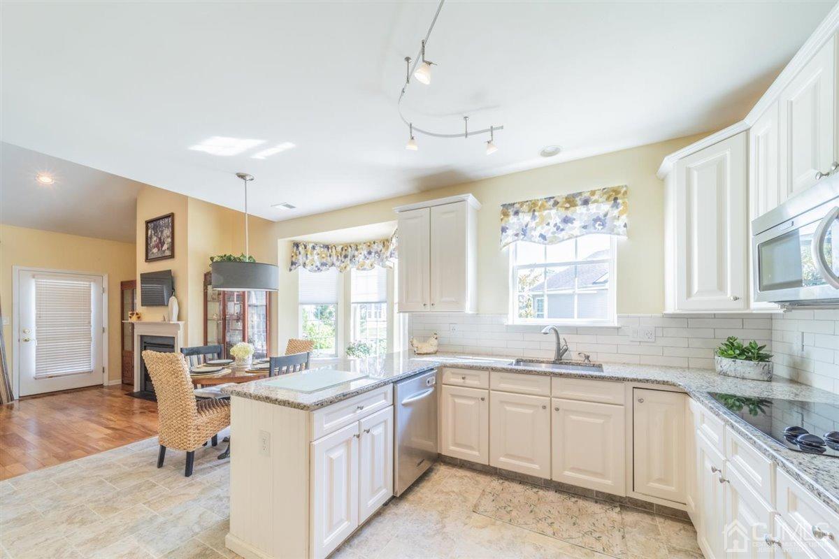 10 Pebble Creek Road Dayton, NJ 08810 - Photo 8 of 37 Gallery Image 8