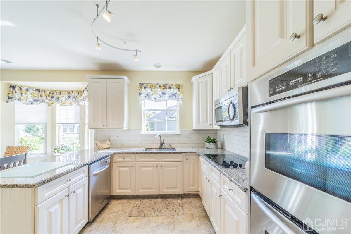 10 Pebble Creek Road Dayton, NJ 08810 - Photo 10 of 37 Gallery Image 10