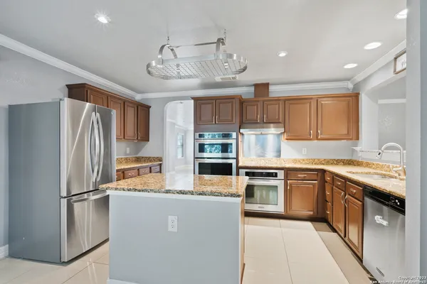 $2,350 | 11016 Forest Shower, Live Oak, TX 78233