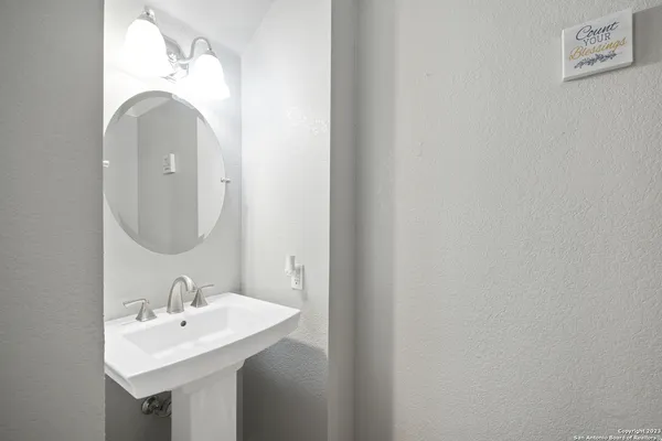 $2,350 | 11016 Forest Shower, Live Oak, TX 78233