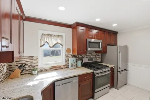 $675,000 | 239 3rd Avenue, Garwood, NJ 07027