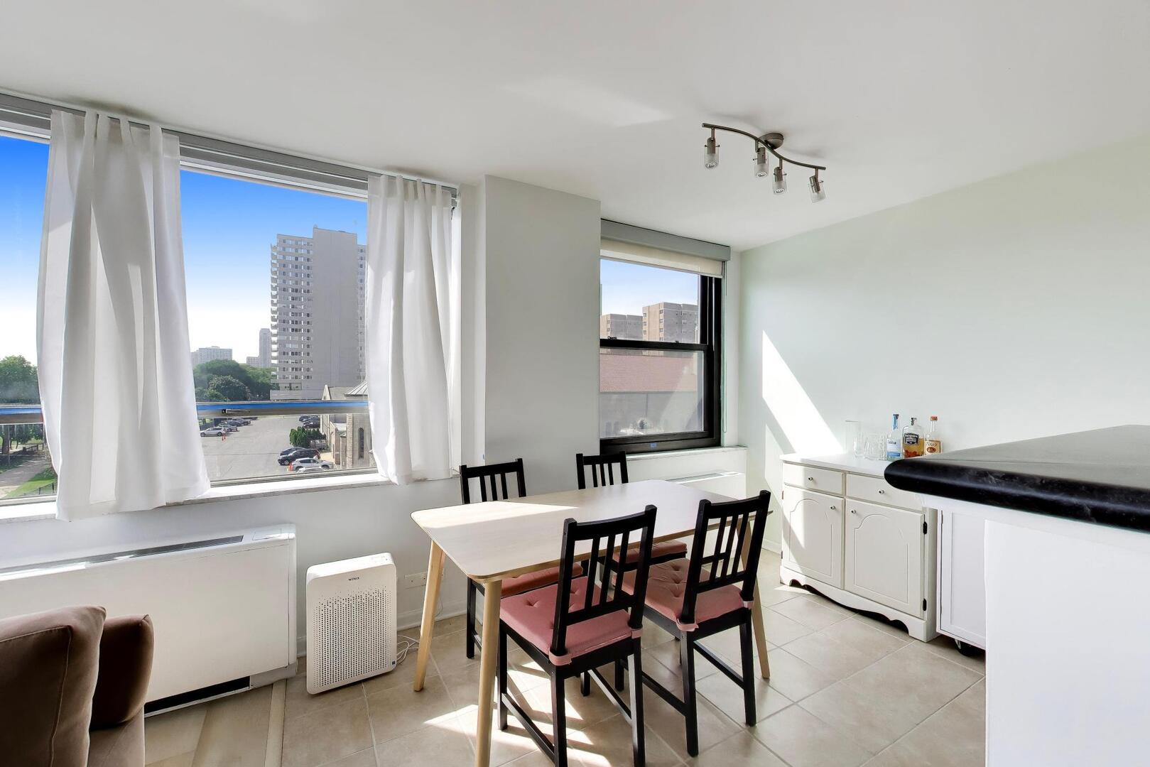 5701 North Sheridan Road, Unit 4U Chicago, IL 60660 - Photo 14 of 34 Gallery Image 14
