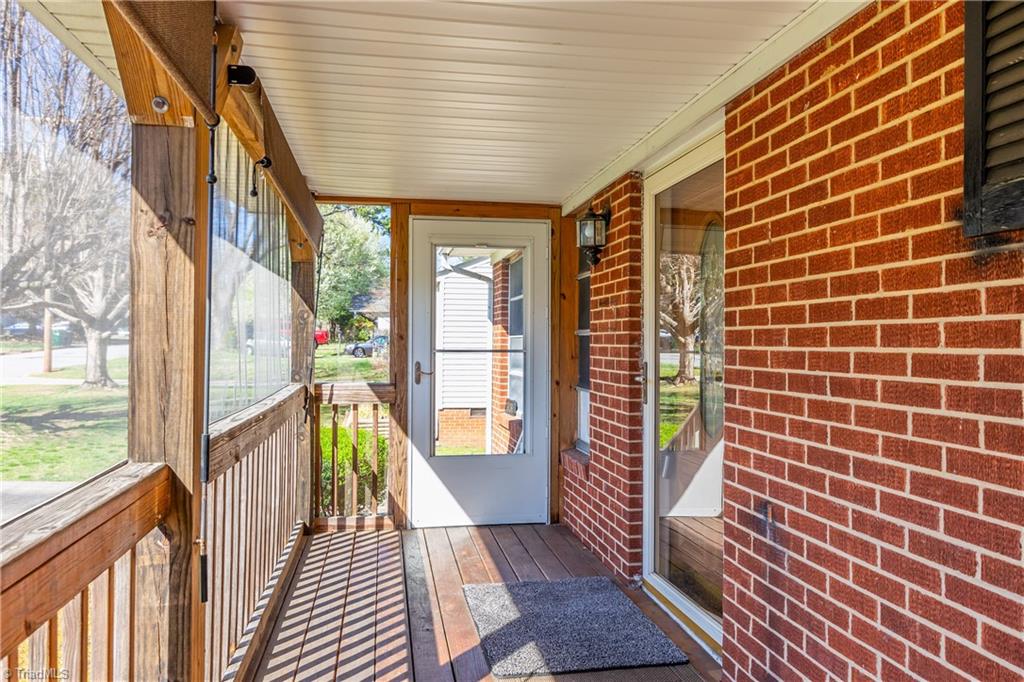 1404 Forrest Street High Point, NC 27262 - Photo 4 of 39