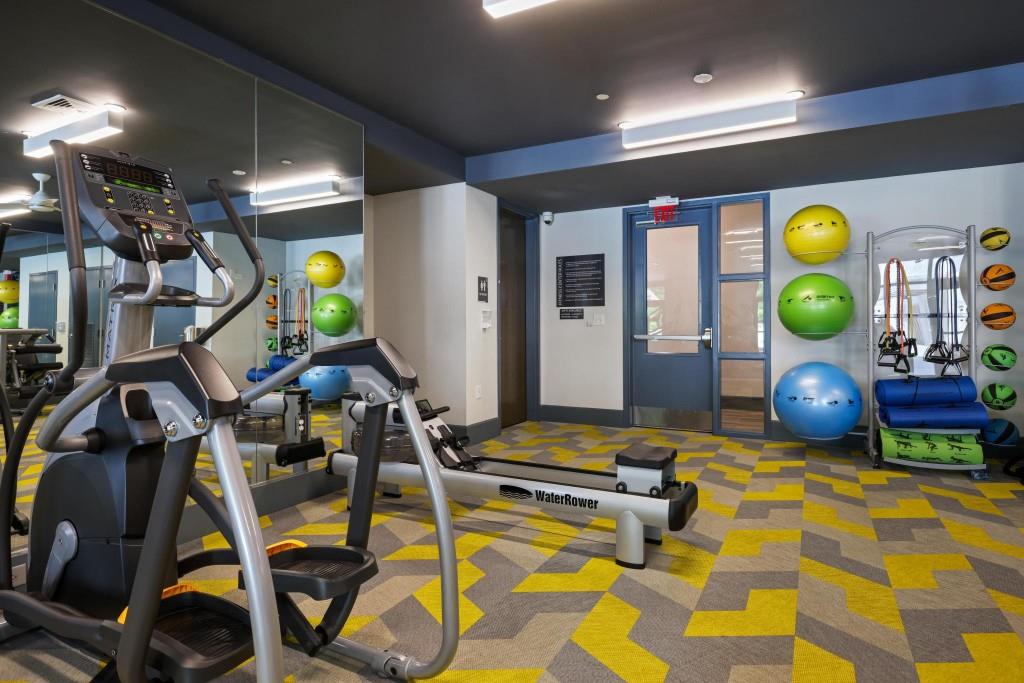 775 Juniper Street Northeast, Unit 602 Atlanta, GA 30308 - Photo 30 of 40 a room with gym equipment