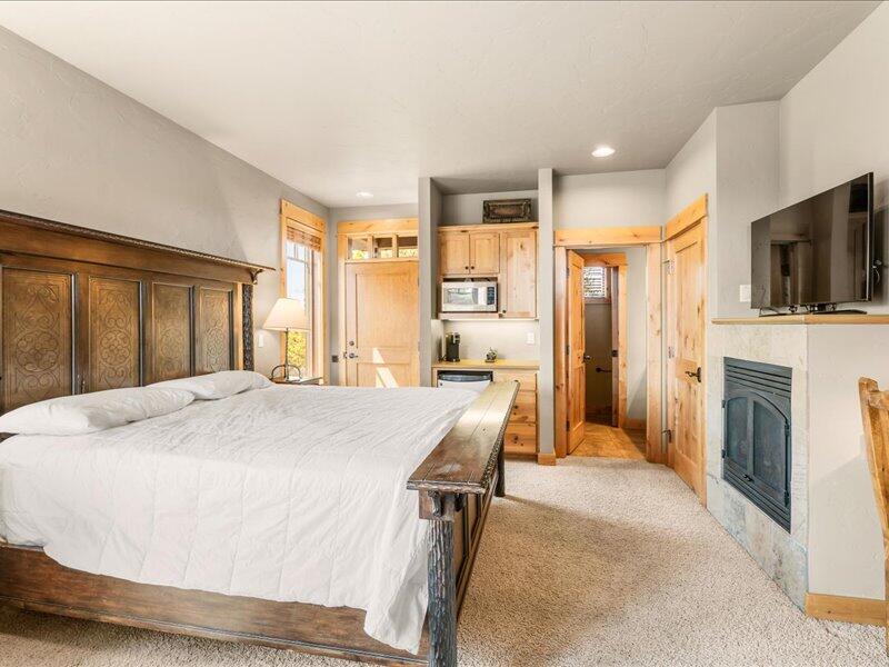 16644 South W Brasada Ranch Road, Unit 109 Powell Butte, OR 97753 - Photo 16 of 29 30-Drew Media