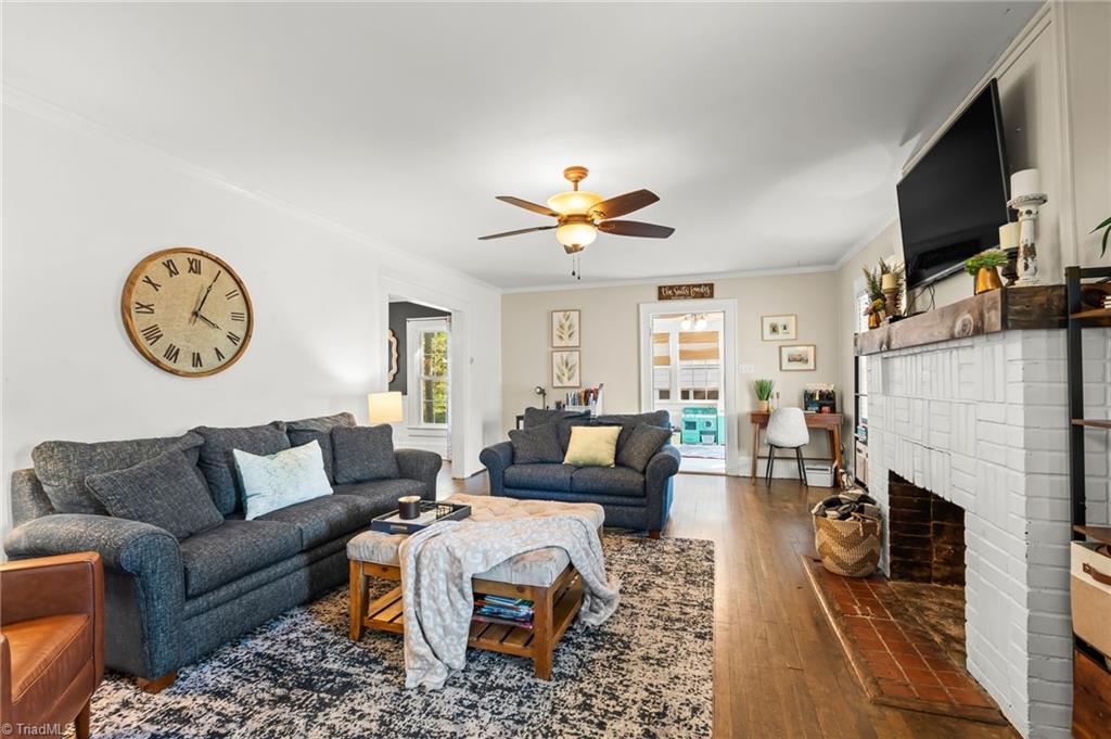 710 Delmont Street High Point, NC 27262 - Photo 4 of 50 Hardwoods on main!