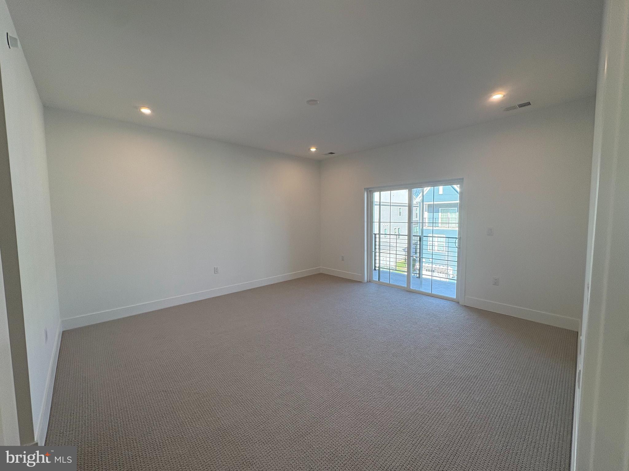 8207 Donatello Drive, Unit 872 Princeton, NJ 08540 - Photo 21 of 27 a view of an empty room with a window