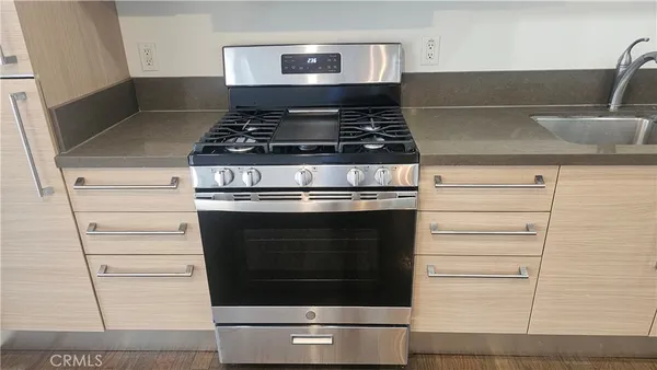 $2,280 | 1234 Wilshire Boulevard, Unit 425, Los Angeles, CA 90017