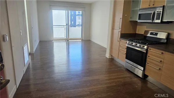 $2,280 | 1234 Wilshire Boulevard, Unit 425, Los Angeles, CA 90017
