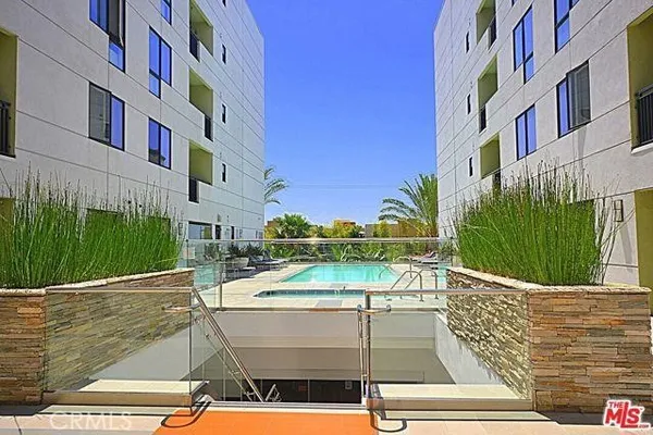 $2,280 | 1234 Wilshire Boulevard, Unit 425, Los Angeles, CA 90017