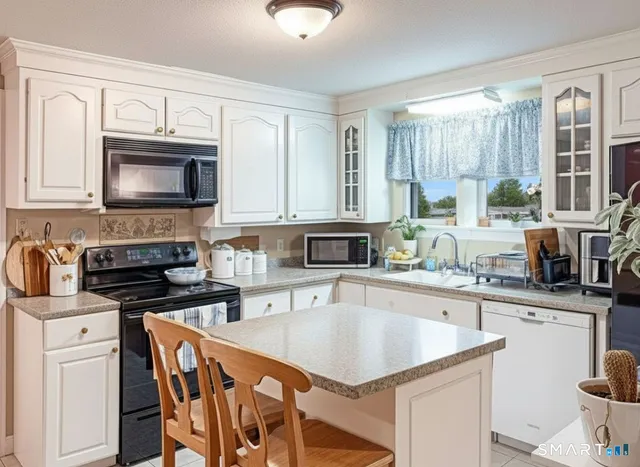 $649,000 | 84 Grennan Road, West Hartford, CT 06107