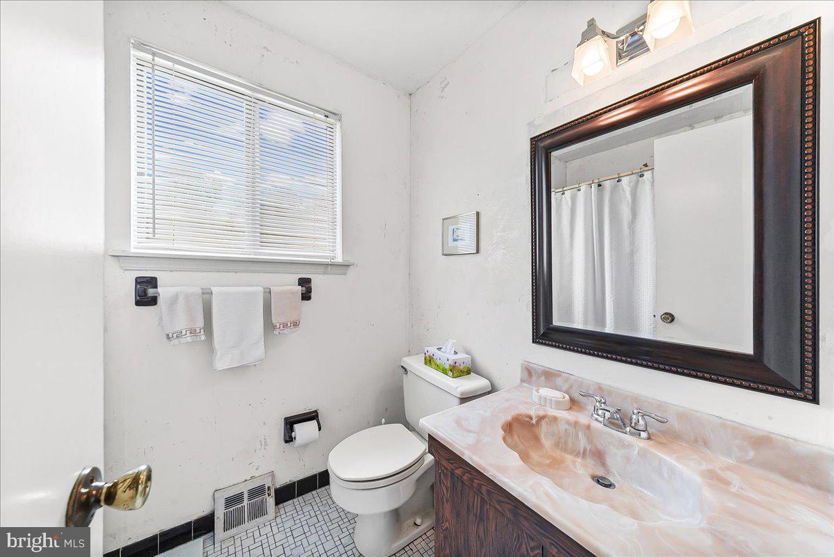 1101 Brinton Place Road West Chester, PA 19380 - Photo 25 of 31 Hall Bathroom
