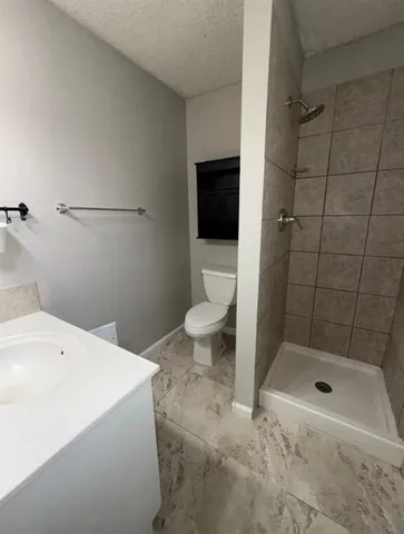 $2,045 | 1512 North Blue Mills Road, Independence, MO 64056