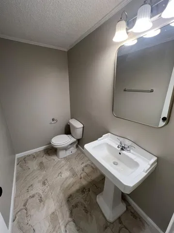 $2,045 | 1512 North Blue Mills Road, Independence, MO 64056