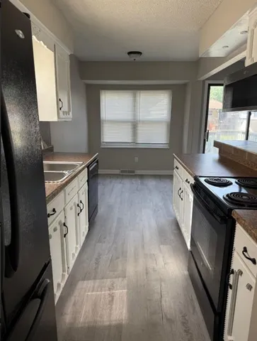 $2,045 | 1512 North Blue Mills Road, Independence, MO 64056