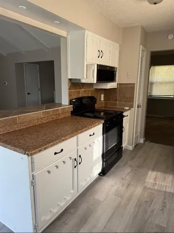 $2,045 | 1512 North Blue Mills Road, Independence, MO 64056