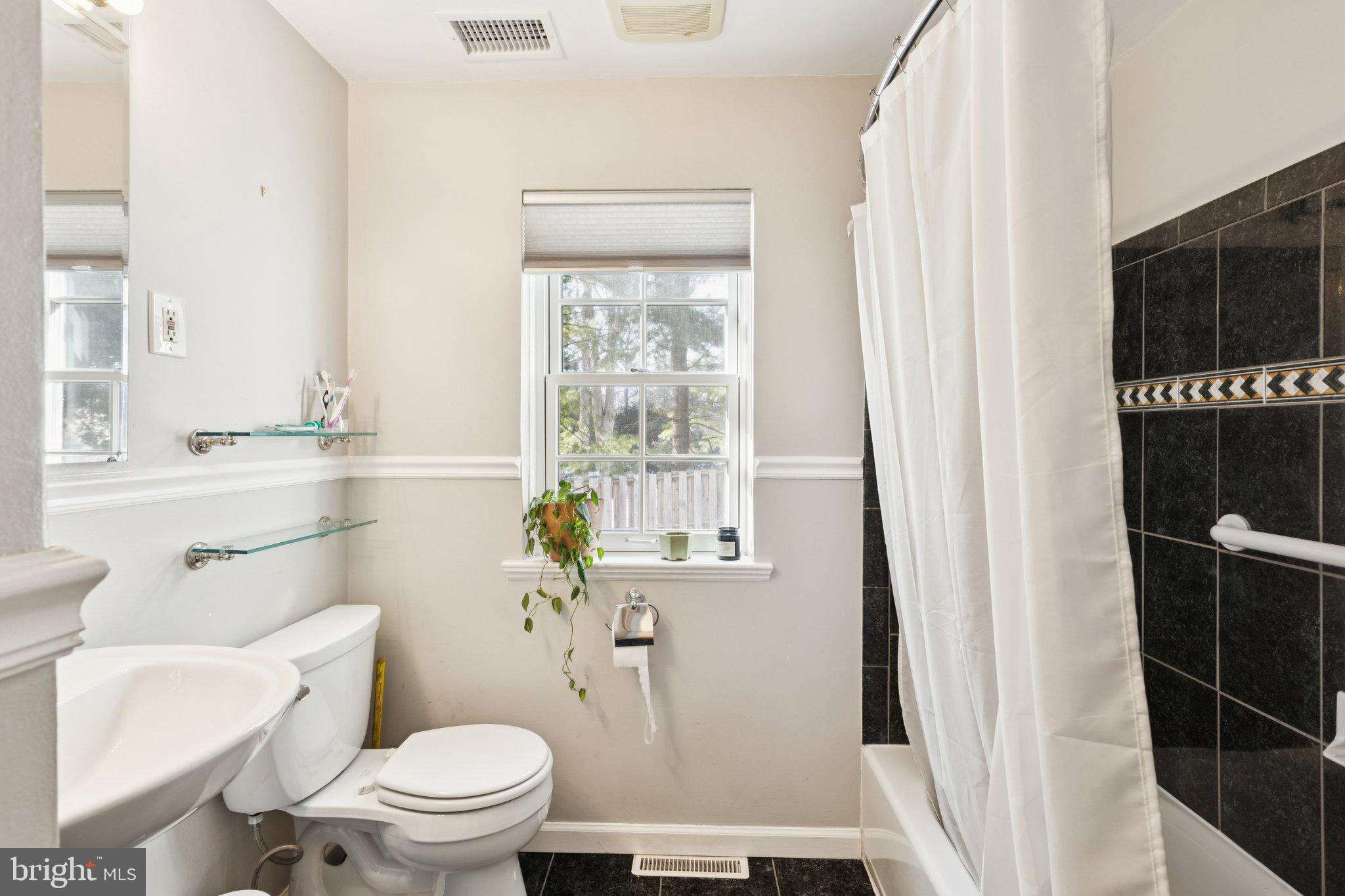 7713 Cherokee Street Philadelphia, PA 19118 - Photo 25 of 35