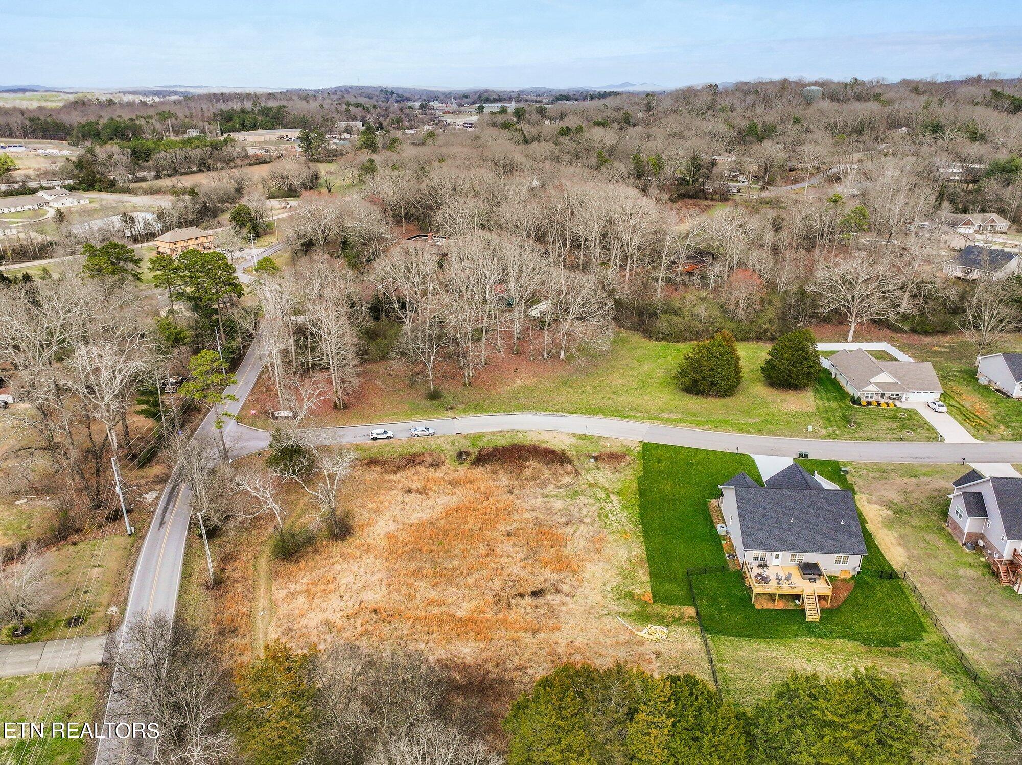 703 Co Road Athens, TN 37303 - Photo 7 of 16 Sterling Oaks Both (2)