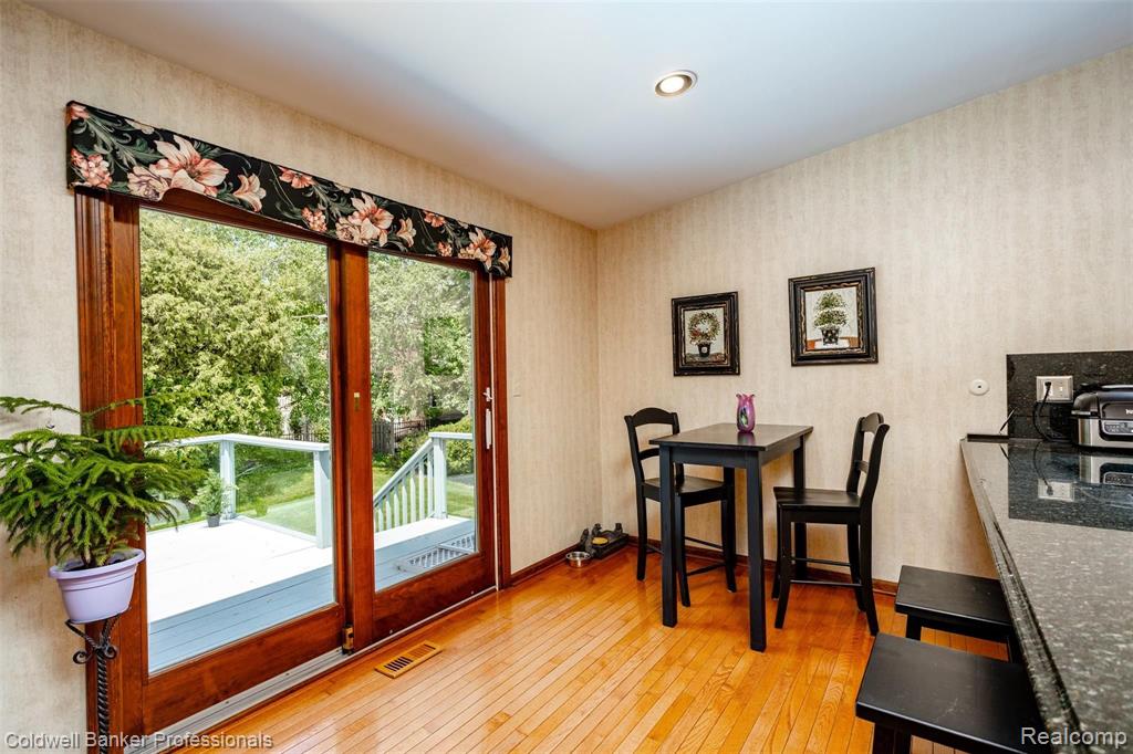 329 Lake Shore Road Grosse Pointe Farms, MI 48236 - Photo 14 of 41