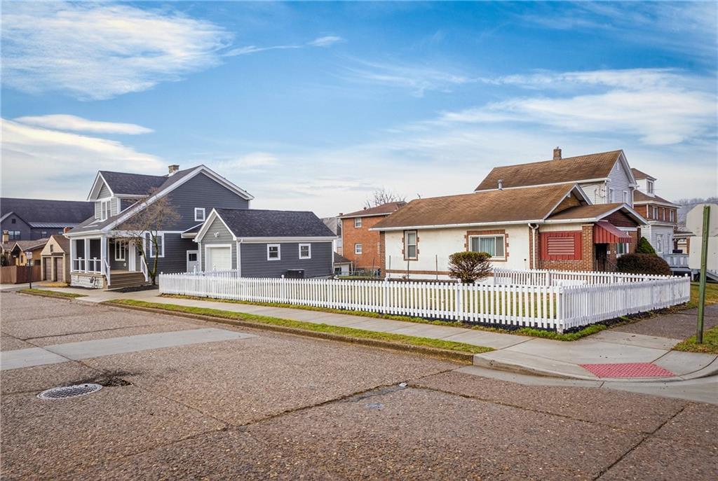 2195 Lenz Avenue Ambridge, PA 15003 - Photo 4 of 50