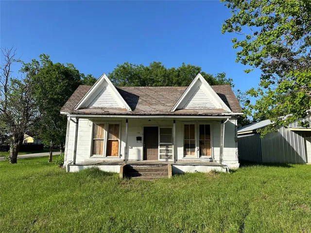 $60,000 | 709 West Navasota Street, Groesbeck, TX 76642