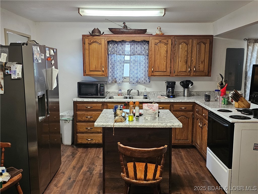 186 High Street Climax Springs, MO 65324 - Photo 10 of 20 Kitchen with island
