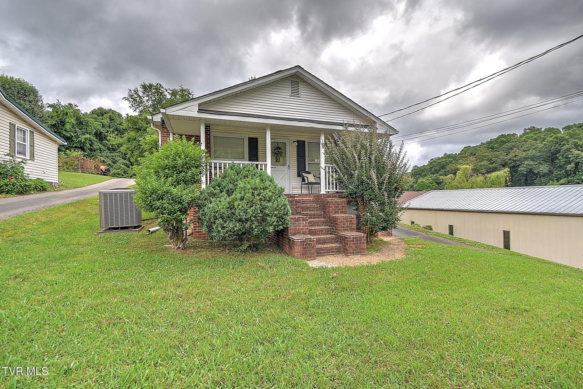 108 Broadview Street Kingsport, TN 37665 - Photo 2 of 35 2-web-or-mls-108 Broadview GUnit-3