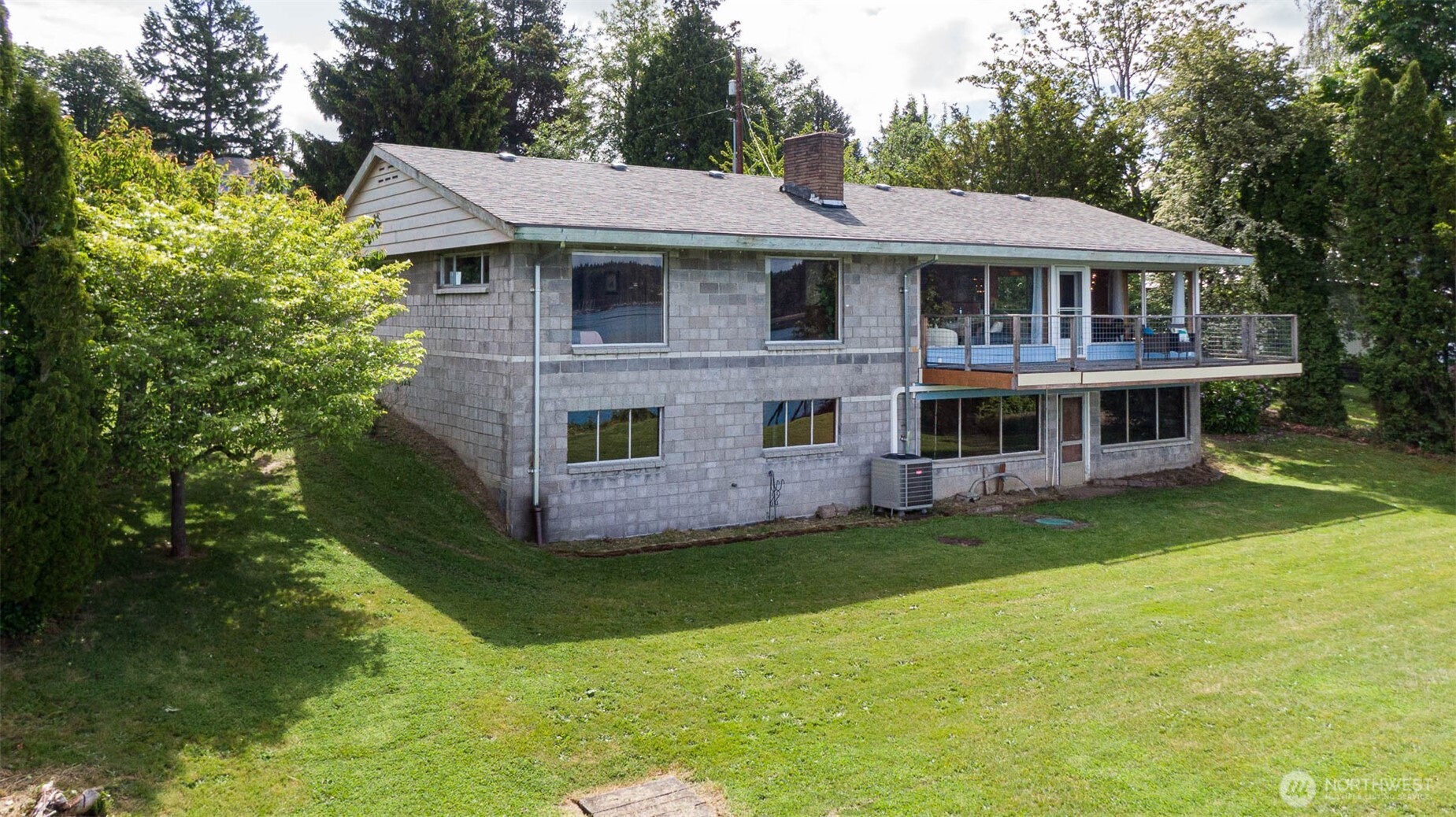 22617 Kingsbury Road Southwest Vashon, WA 98070 - Photo 2 of 29 a front view of a house with a garden
