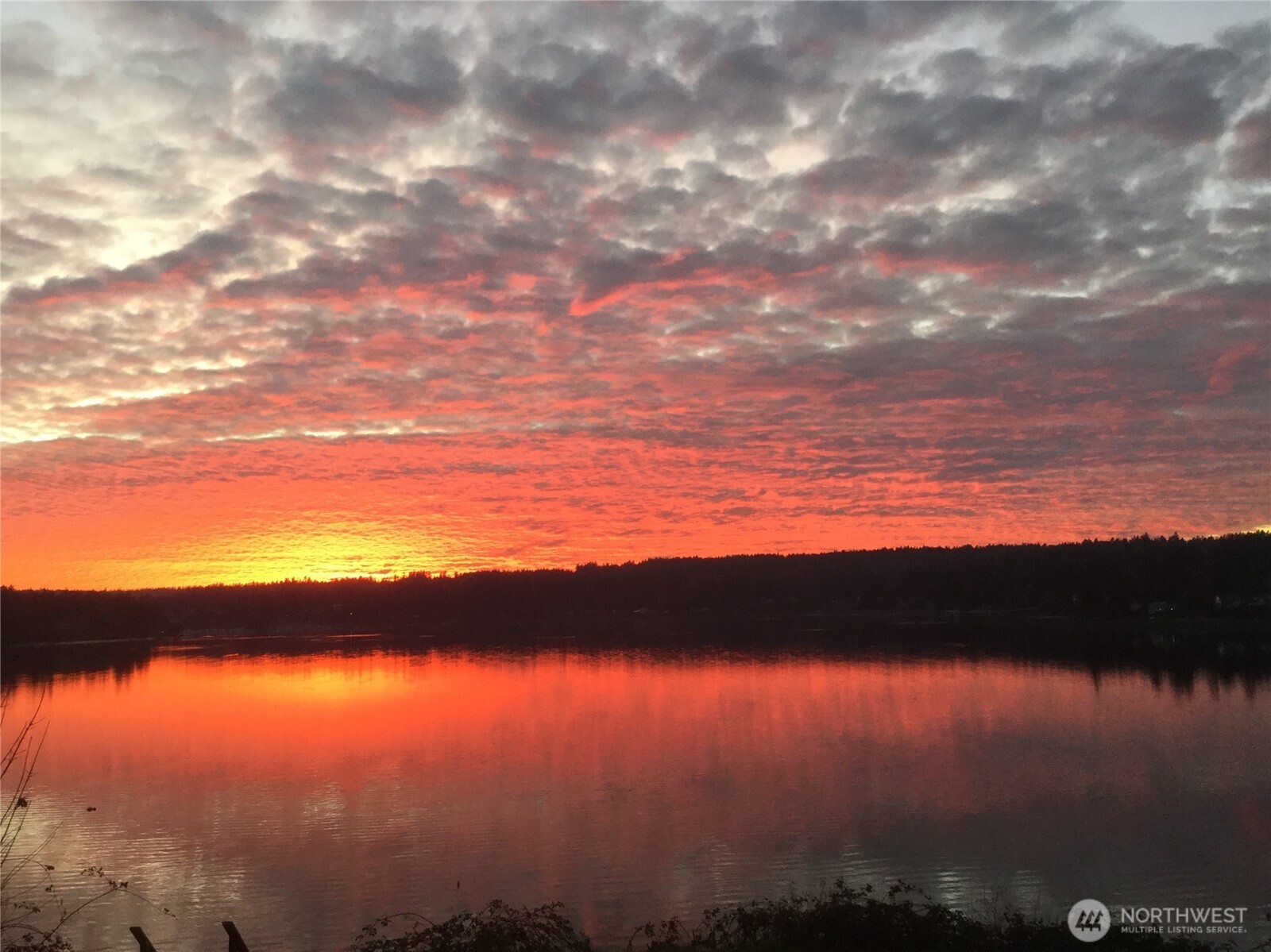 22617 Kingsbury Road Southwest Vashon, WA 98070 - Photo 29 of 29 a view of sunset