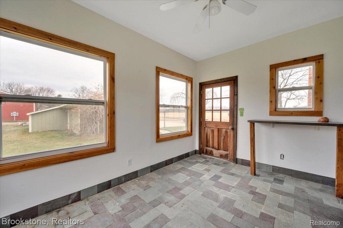 3151 Lake George Road Oxford, MI 48370 - Photo 26 of 32 Mudroom entrance.
