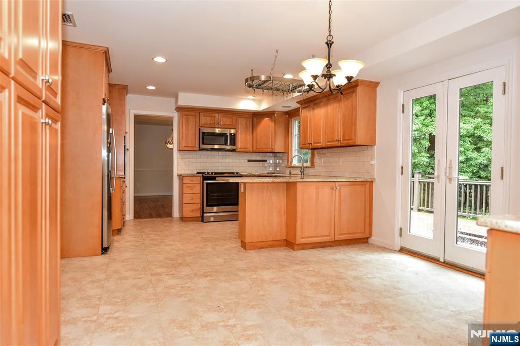 55 George Street Allendale, NJ 07401 - Photo 12 of 43