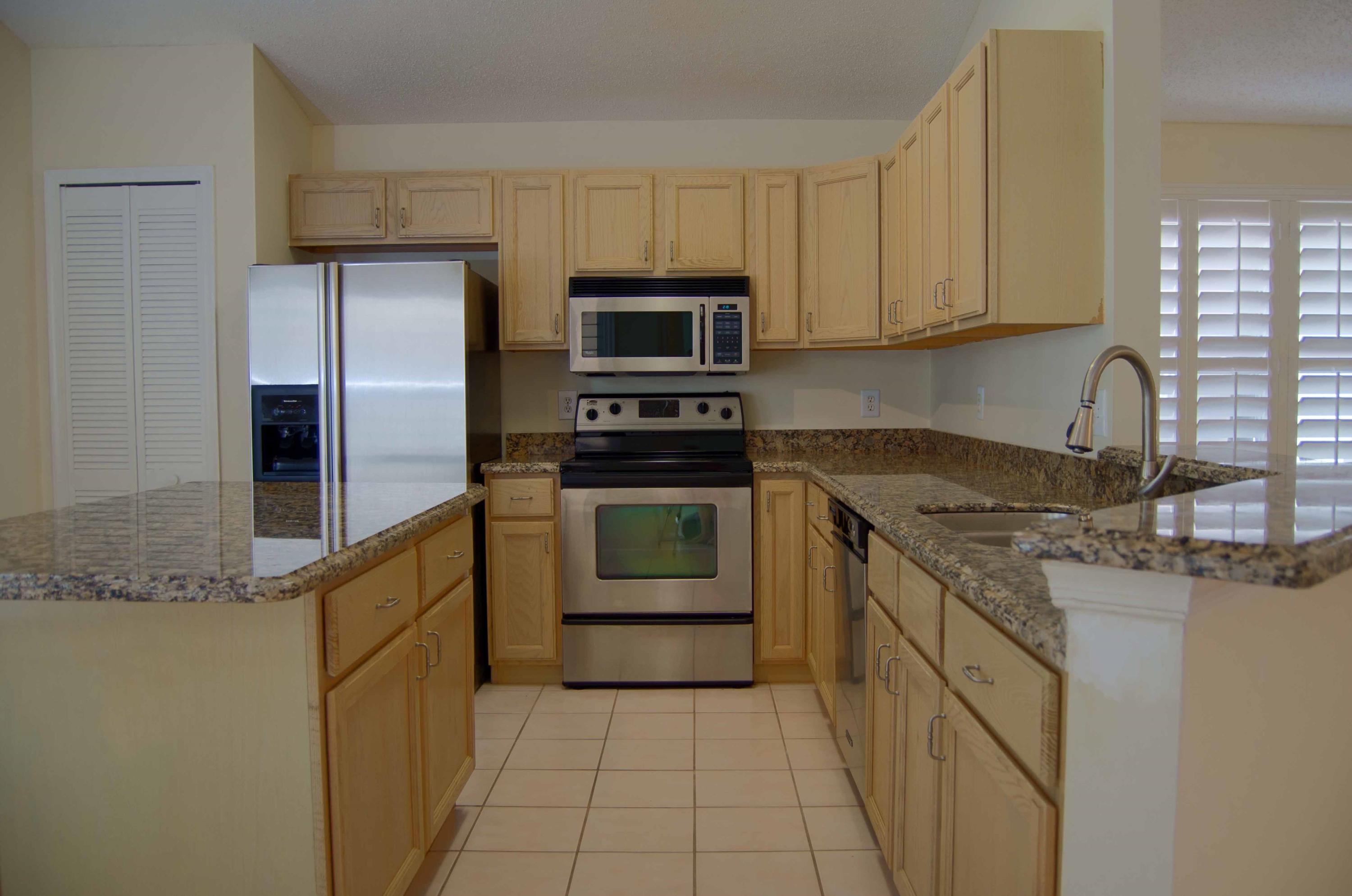 161 Spoonbill Court Jupiter, FL 33458 - Photo 3 of 15 3 Kitchen