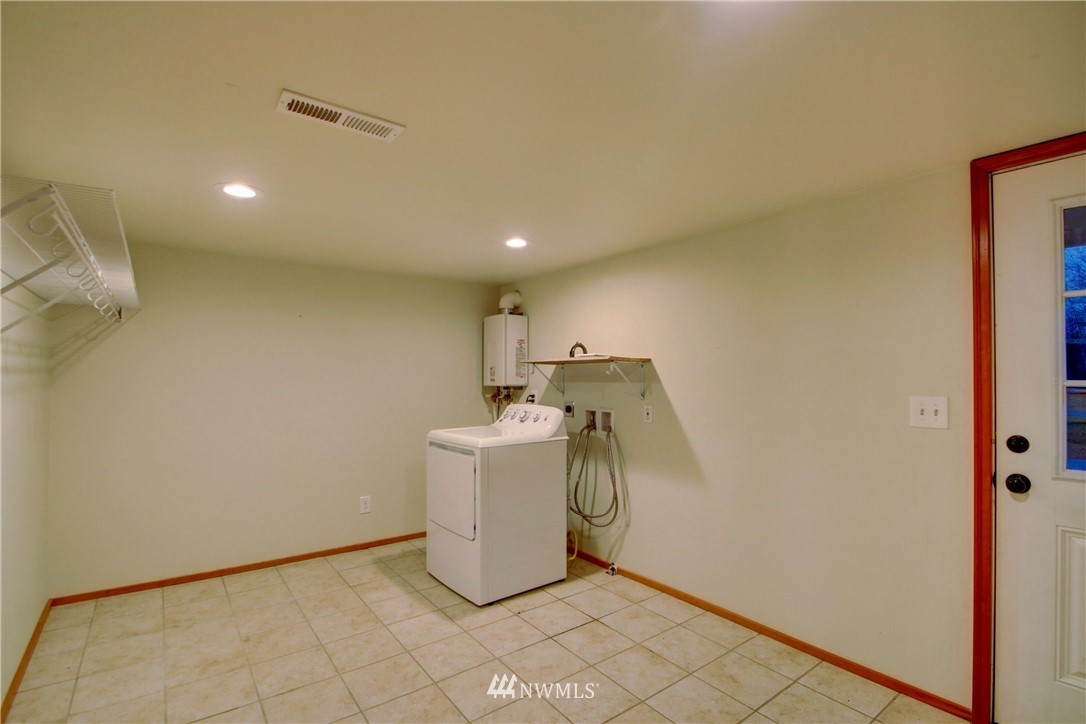 8758 Peavey Road Sedro-Woolley, WA 98284 - Photo 9 of 37 Gallery Image 9