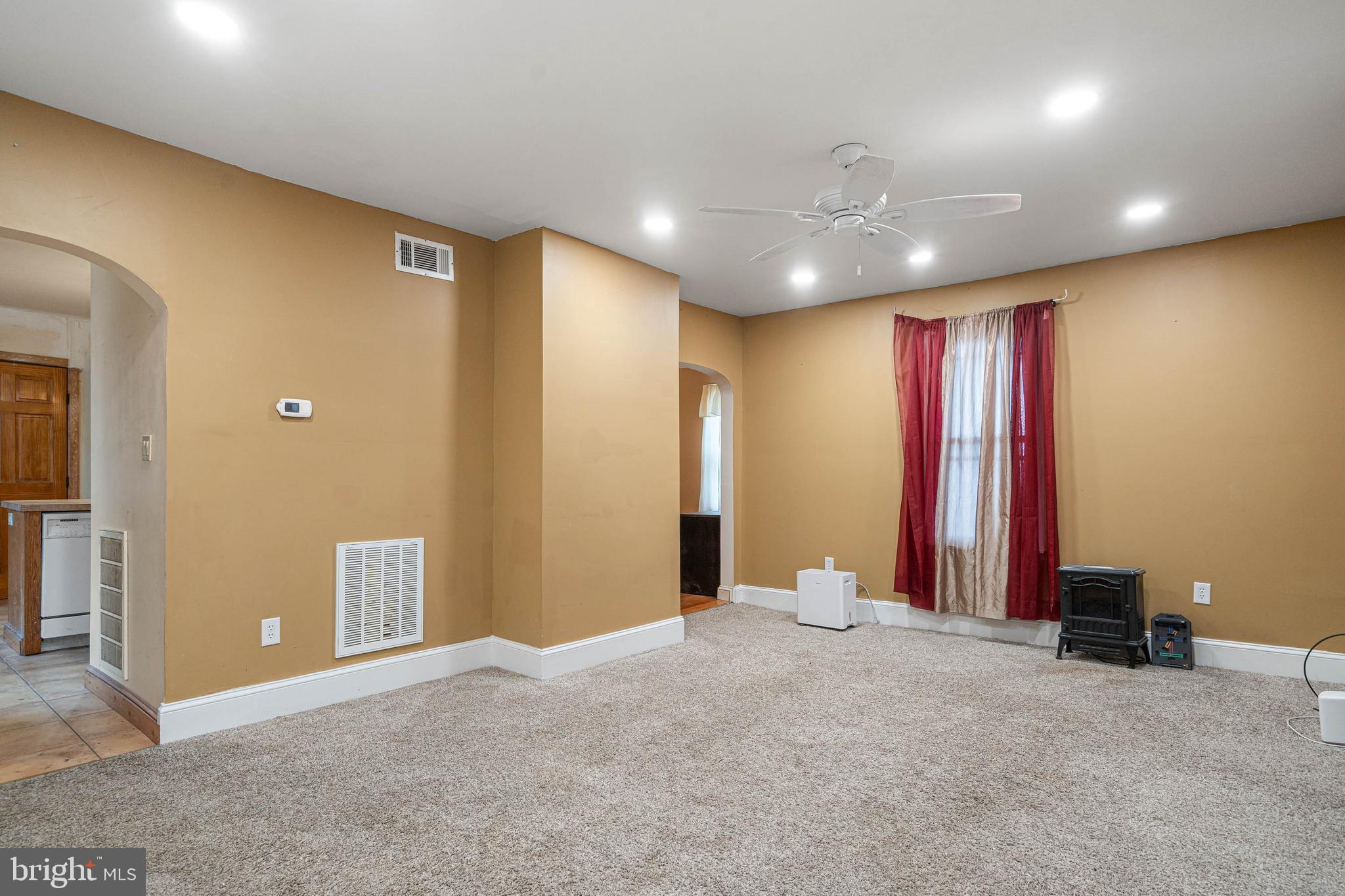 412 East State Street Delmar, MD 21875 - Photo 6 of 36 Living Area