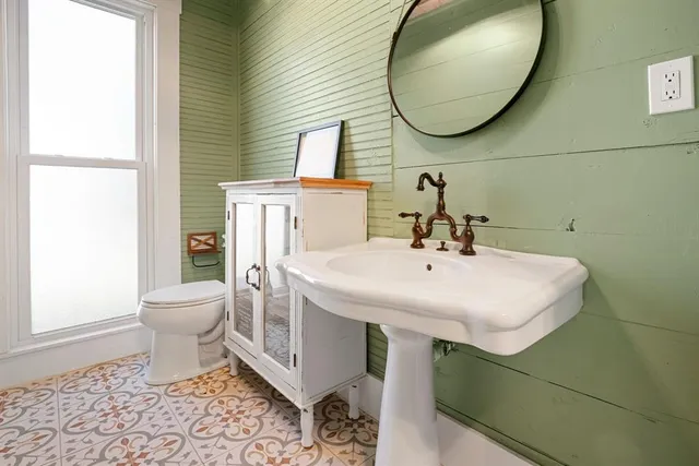 a view of livingroom with furniture and wooden floor
